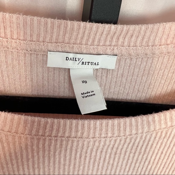 Daily/Ritual Pink Ribbed Long Sleeve Shirt, size Large - Picture 2 of 6